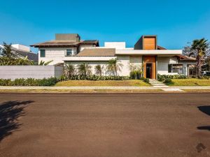 Sobrado-Condomínio em Pq. Residencial Damha II