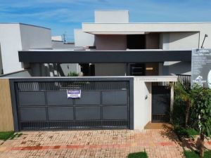 Casa-Térrea em Alto das Palmeiras
