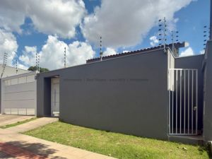 Casa-Térrea em Monte Castelo