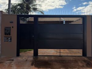 Casa-Térrea em Jardim Aeroporto