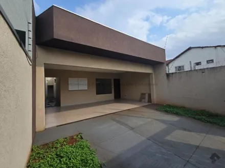 Casa-Térrea em Vila Carvalho