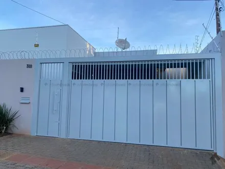 Casa-Térrea em Jardim TV Morena