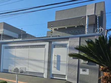 Casa-Térrea em Jardim Jacy