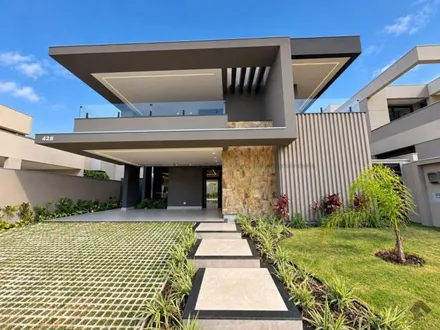 Sobrado-Condomínio em Residencial Alphaville