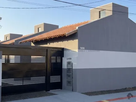 Casa-Térrea em Jardim Estrela Dalva I