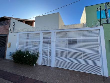 Casa-Térrea em Vila Carlota