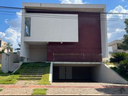 Sobrado-Condomínio em Residencial Alphaville
