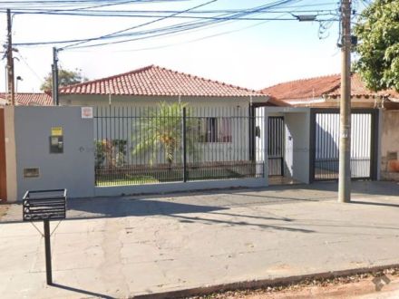 Casa-Térrea em Jardim São Lourenço