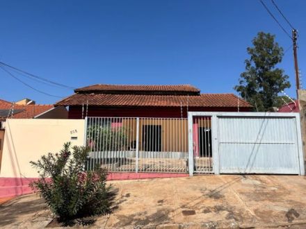 Casa-Térrea em Vila Planalto