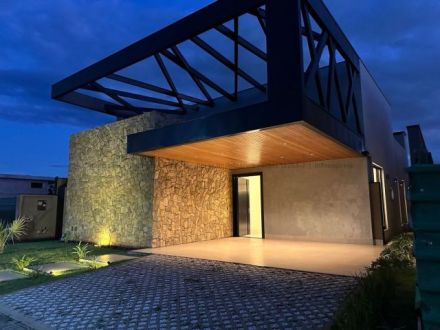 Casa-Térrea-Condomínio em Residencial Alphaville