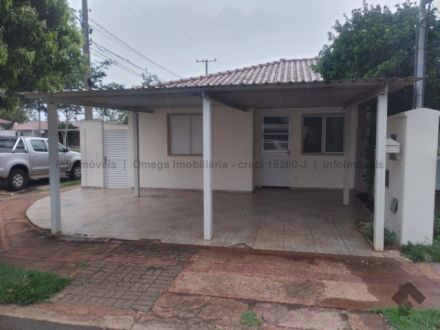 Casa-Térrea-Condomínio em Jardim Parati