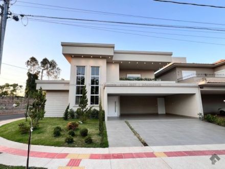 Sobrado-Condomínio em Pq. Residencial Damha III