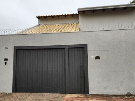 Casa-Térrea em Monte Castelo