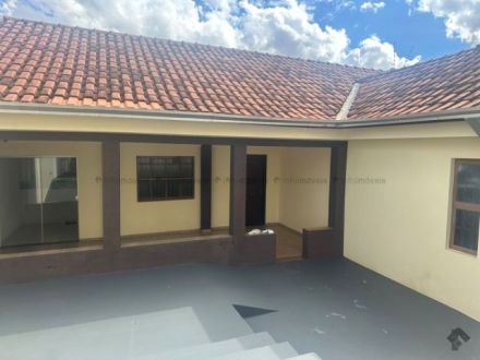 Casa-Térrea em Vila Carlota
