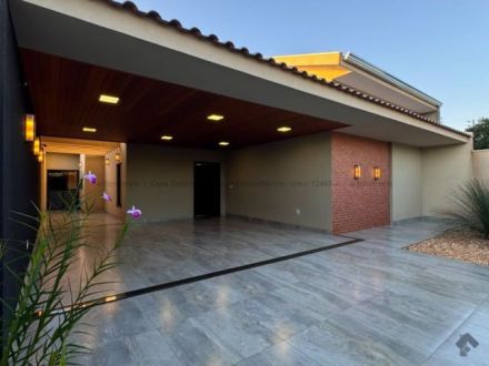 Casa-Térrea em Jardim Água Boa