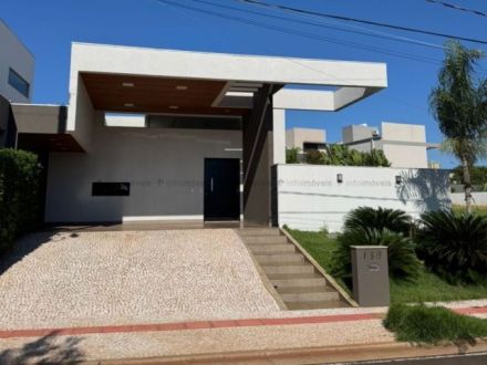 Casa-Térrea-Condomínio em Pq. Residencial Damha III