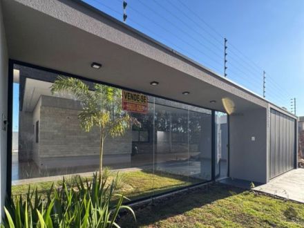 Casa-Térrea em Jardim Cristhais II