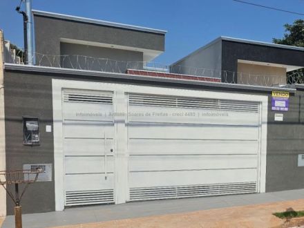 Casa-Térrea em Guanandi