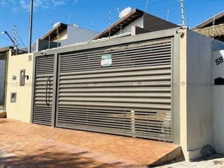 Casa-Térrea em Parque dos Laranjais