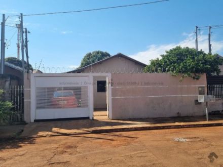 Casa-Térrea em Iracy Coelho