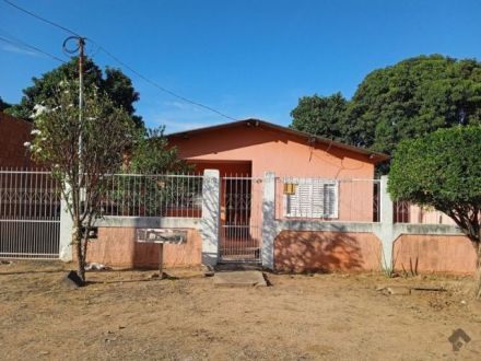Casa-Térrea em Jardim Centro Oeste