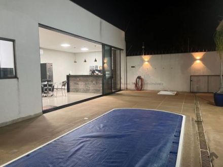 Casa-Térrea em Vila Vilas Boas