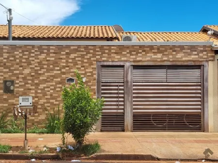 Casa-Térrea em Aero Rancho