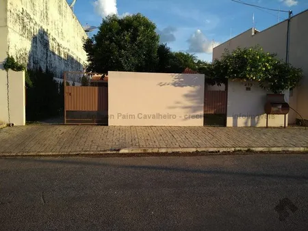Casa-Térrea em Jardim Andreia