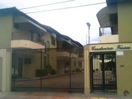 Sobrado-Condomínio em Chácara Cachoeira