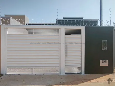Casa-Térrea em Aero Rancho