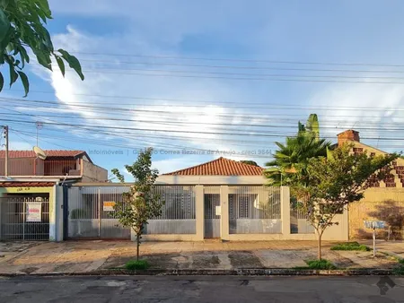 Casa-Térrea em Vila Planalto