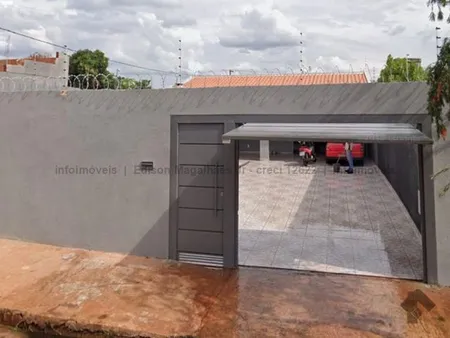 Casa-Térrea em Guanandi