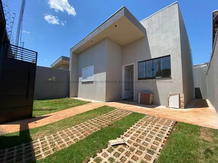Casa-Térrea em Aero Rancho