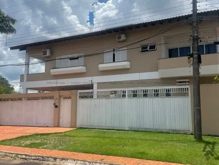 Sobrado em Chácara Cachoeira