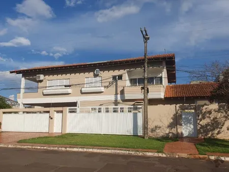 Sobrado em Chácara Cachoeira