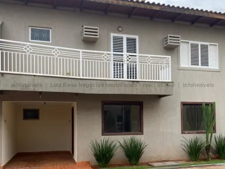 Sobrado-Condomínio em Chácara Cachoeira