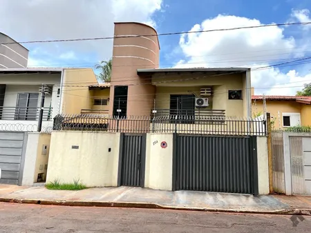 Sobrado em Chácara Cachoeira