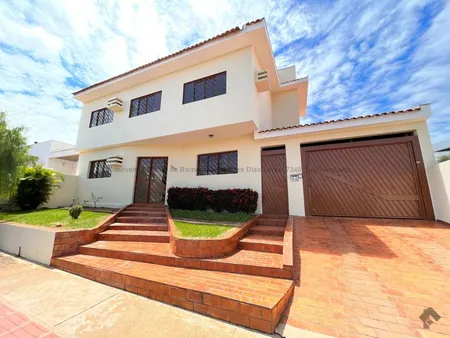 Sobrado em Chácara Cachoeira