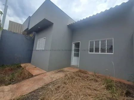 Casa-Térrea em Silvia Regina