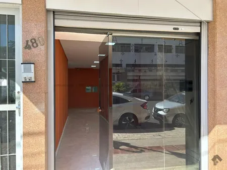 Sala / Salão / Loja em Centro