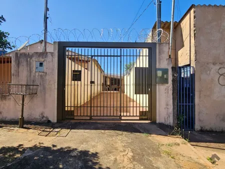 Casa-Térrea em Guanandi