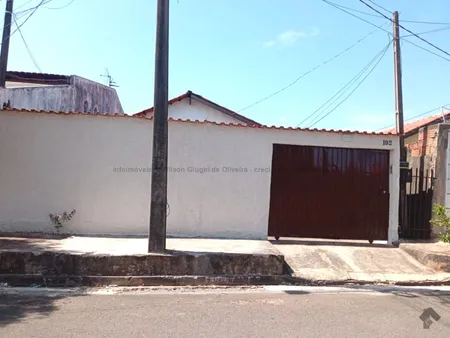 Casa-Térrea em Jardim Estrela Dalva II