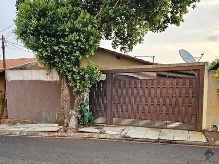 Casa-Térrea em Aero Rancho
