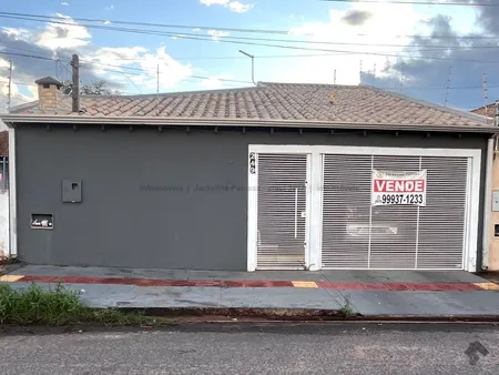 Casa-Térrea em Jardim Veraneio