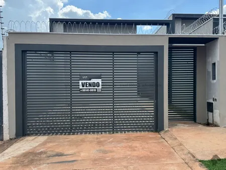 Casa-Térrea em Jardim Montevidéu