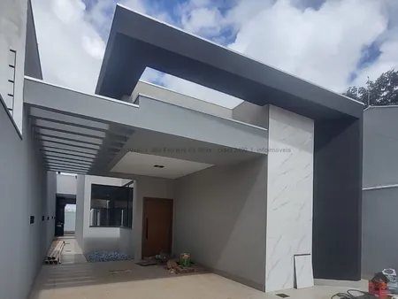 Casa-Térrea em Jardim Itatiaia