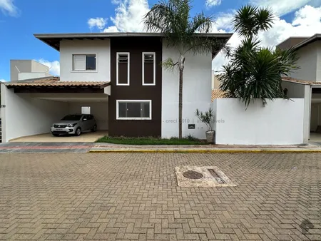 Sobrado-Condomínio em Chácara Cachoeira