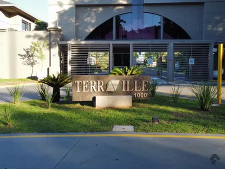 Terreno-Condomínio em Parque dos Poderes