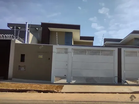 Casa-Térrea em Rita Vieira