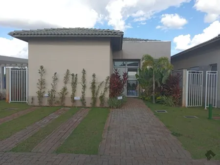 Casa-Térrea-Condomínio em Novos Estados